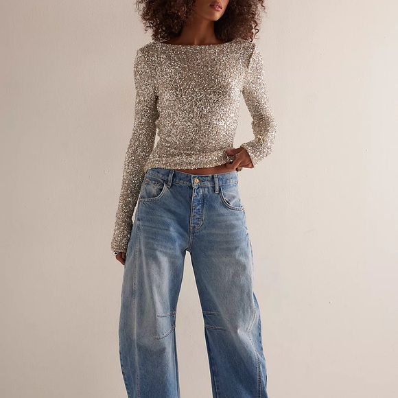 Free People Silver Sequin Backless blouse model leading the way long sleeve - Picture 3 of 9